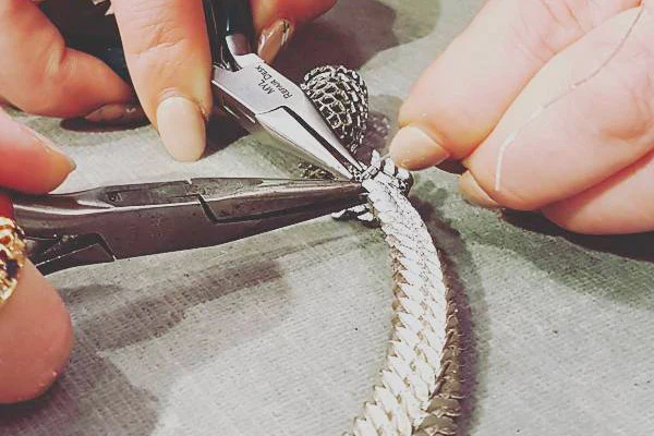 When to Choose Professional Jewelry Repair in Albuquerque, NM to Restore Sentimental and Valuable Pieces
