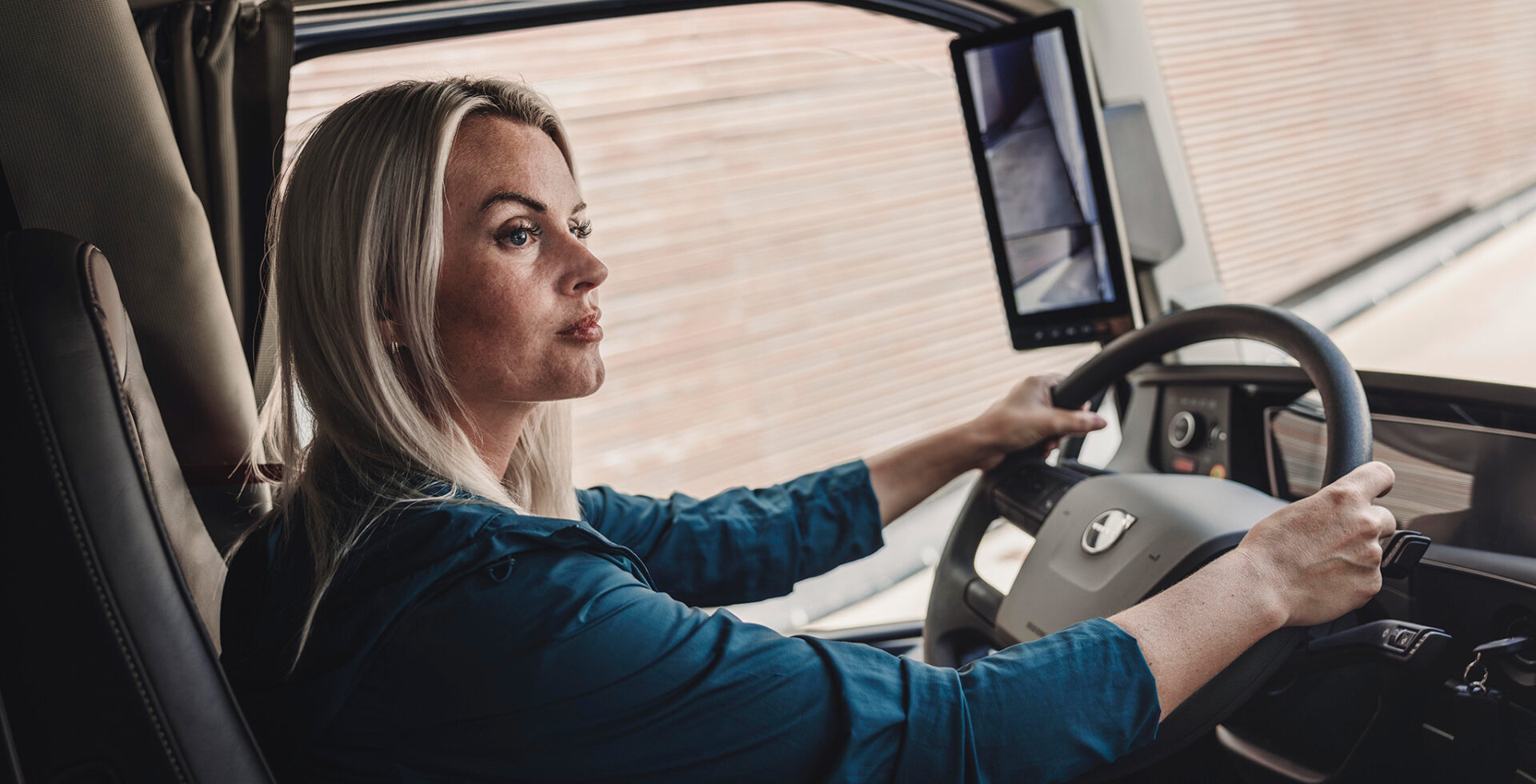 volvo-female-driving-interior-in-cab-2048x1045